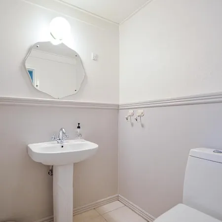 3 Bedroom Awesome In *